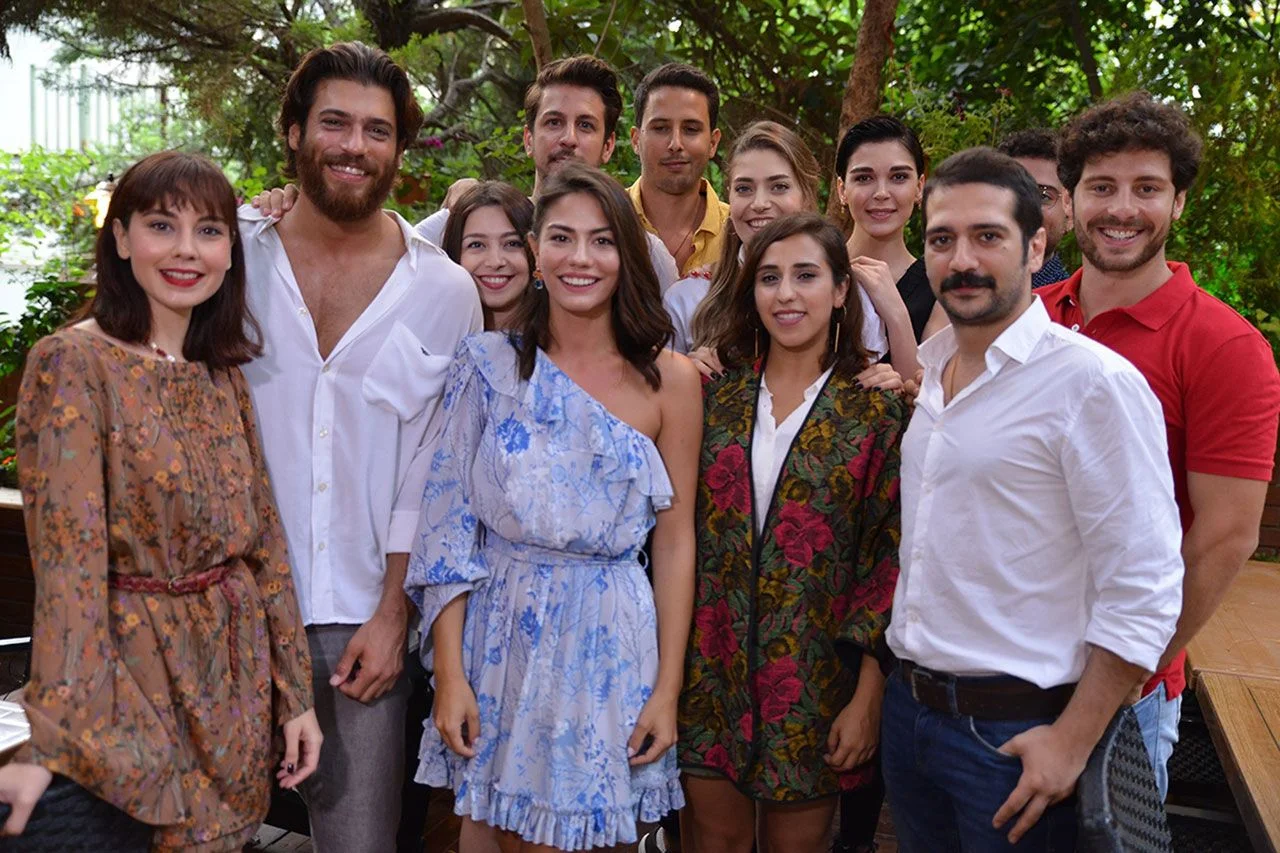 Daydreamer, amicizie sul set: ecco a chi è molto legato Can Yaman oltre a Demet Ozdemir