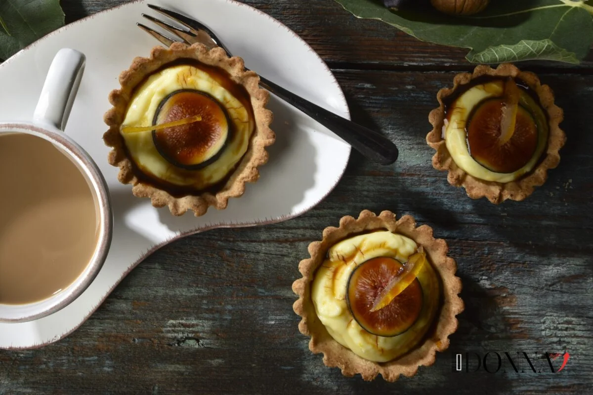 „Törtchen“ aus geschlagenem Ricotta und Früchten der Saison: das köstliche und diätetische Dessert