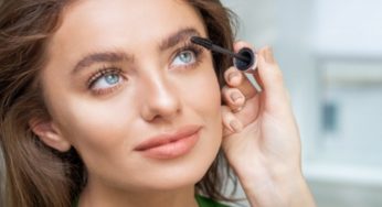 Ciglia lunghissime: il trucco per applicare il mascara senza sbavature.