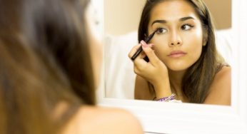 Fissare la matita e l’eyeliner per un trucco perfetto da mattina a sera