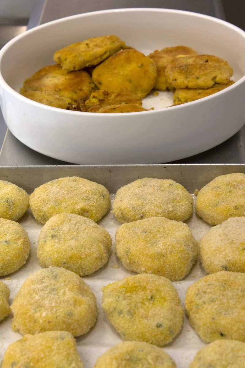 Fleischbällchen mit Kartoffeln und Zucchini