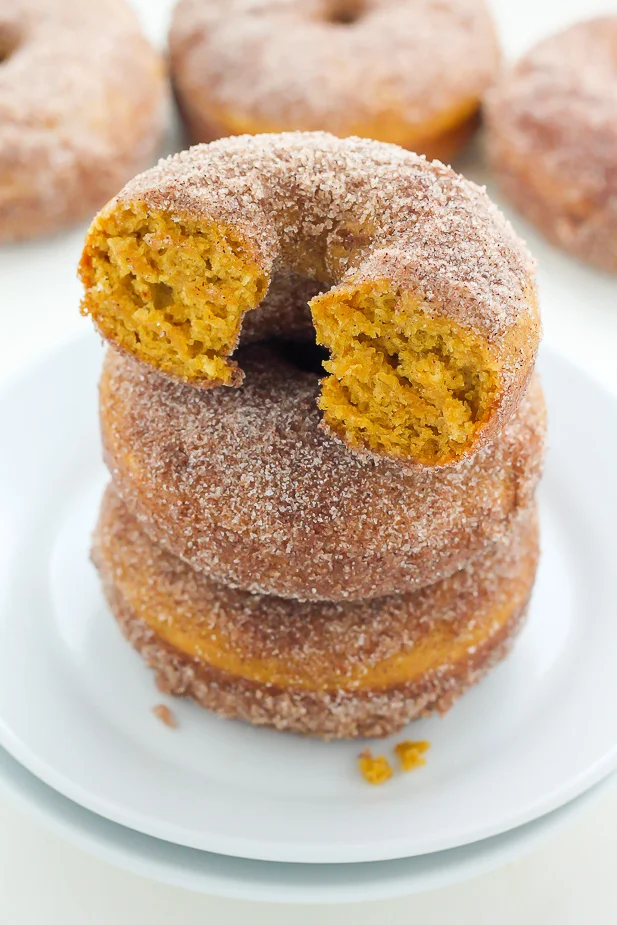 Gebackene Kürbis-Donuts: sehr weich und in nur 12 Minuten fertig 
