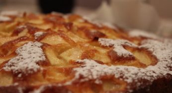 Torta di mele: con sole 3 mele e 10 minuti per questa vera delizia!