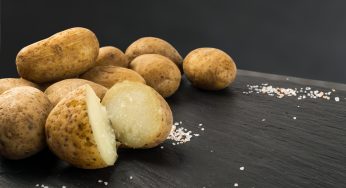 Come lessare le patate in meno di 10 minuti e senza usare l’acqua