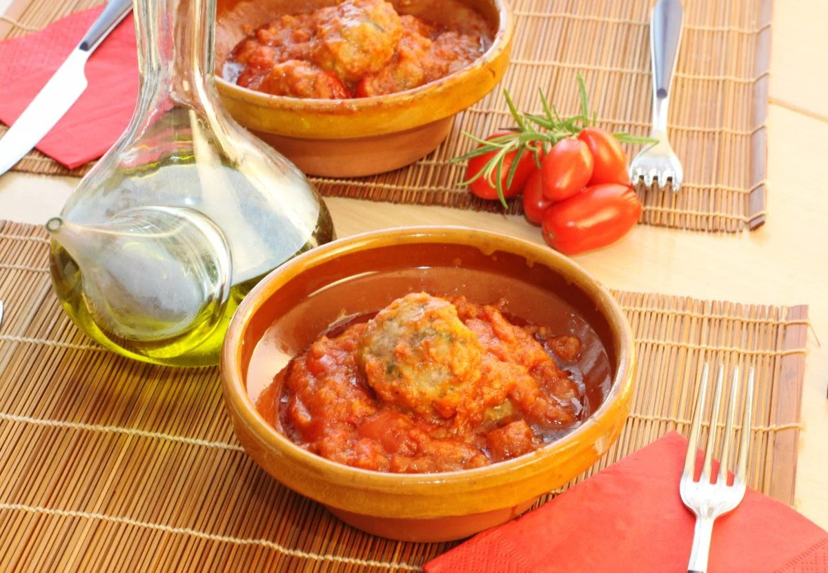 Brotbällchen mit Salento-Sauce