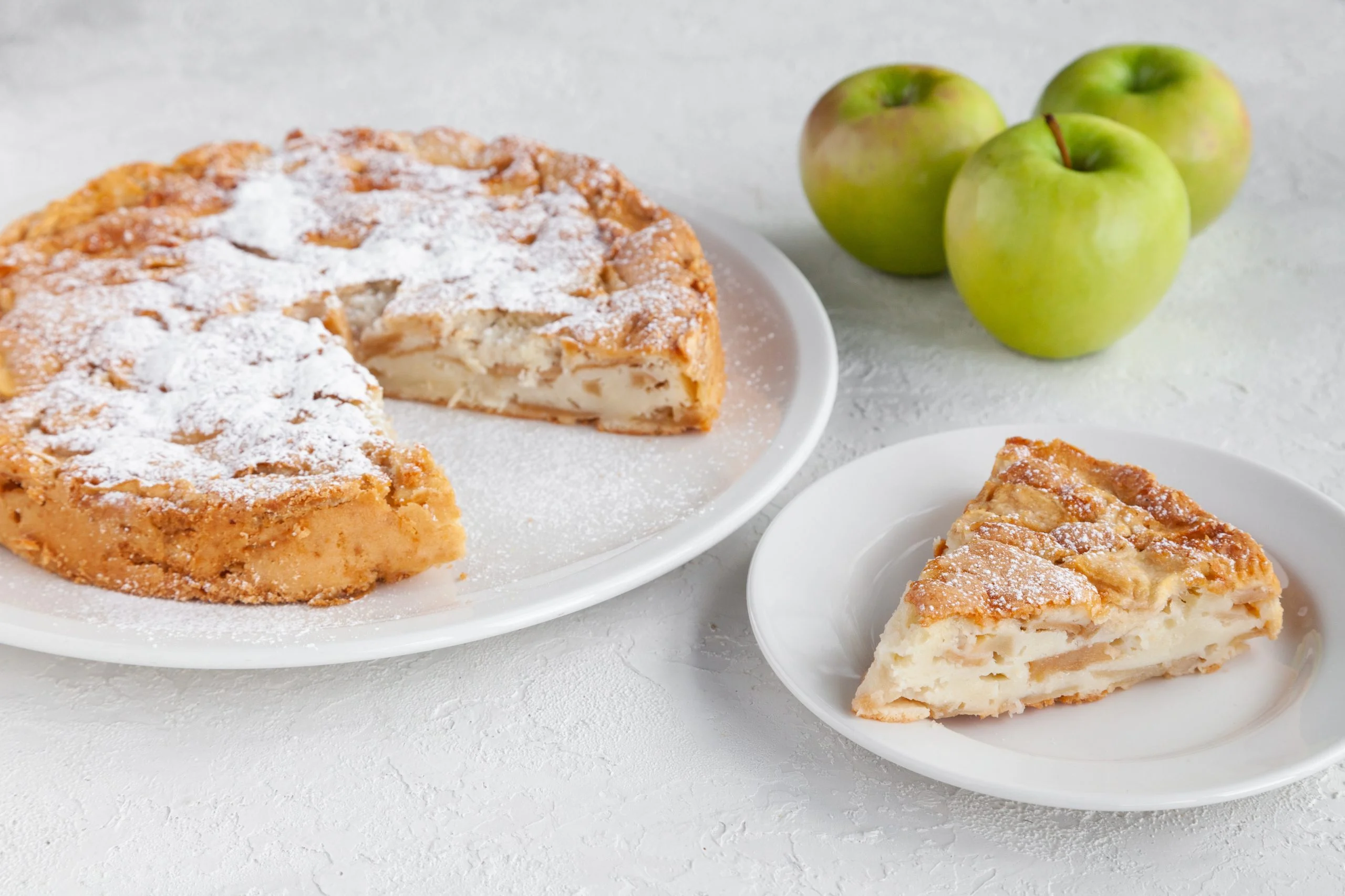 Torta di mele ripiena di golosa crema alla ricotta