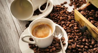 Che cosa succede al tuo corpo se bevi troppo caffè: 6 effetti collaterali