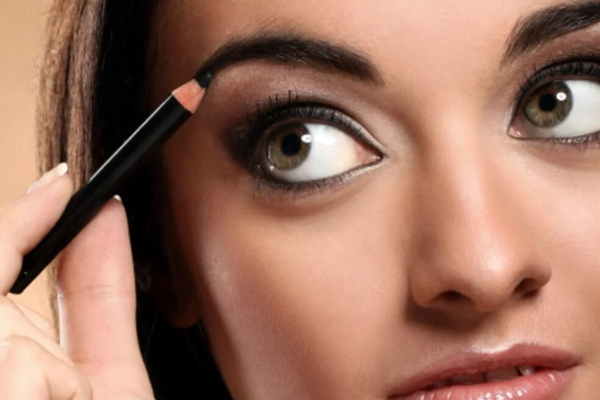 4 make up diversi con la sola matita: ecco come fare!