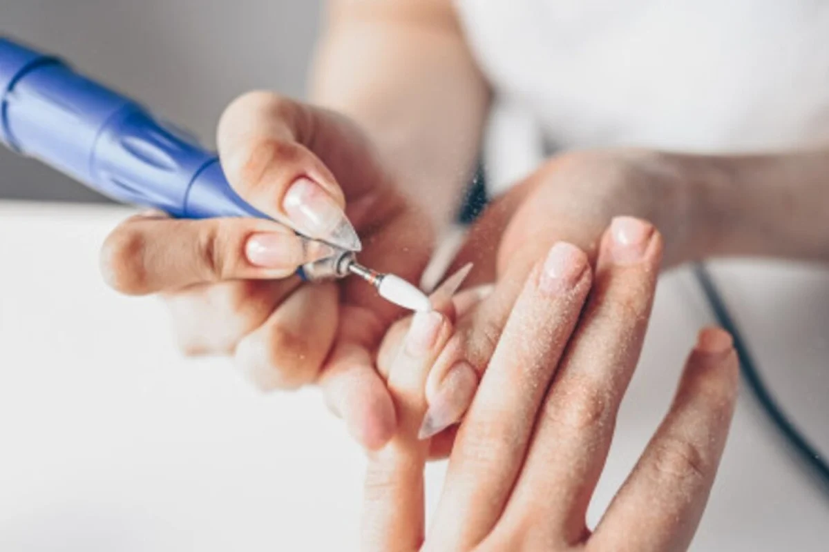 Manicure Russa: la nuova tecnica per mani bellissime!