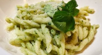 Pesto di basilico senza grassi ne sale: gustosissimo e con solo 65 calorie!