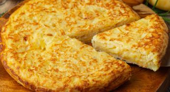 Torta patate e cipolle senza farina: un mega rösti leggerissimo!