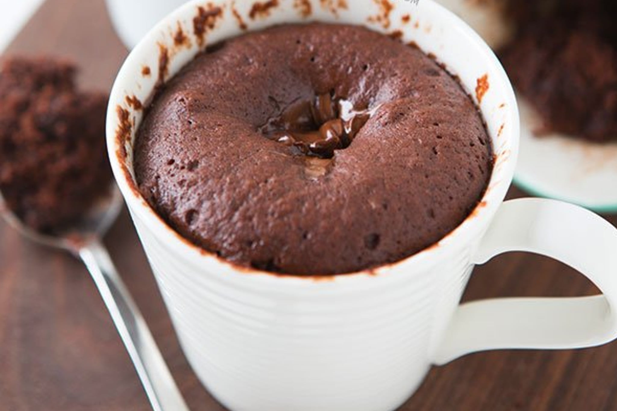 Брауни за 5 минут. Кекс в кружке. Десерт из какао в микроволновке. Шоколадный кекс. Шоколадный кекс в микроволновке.