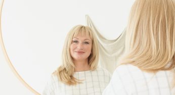 Capelli lunghi over 50: se li portate così, sembrate più giovani!