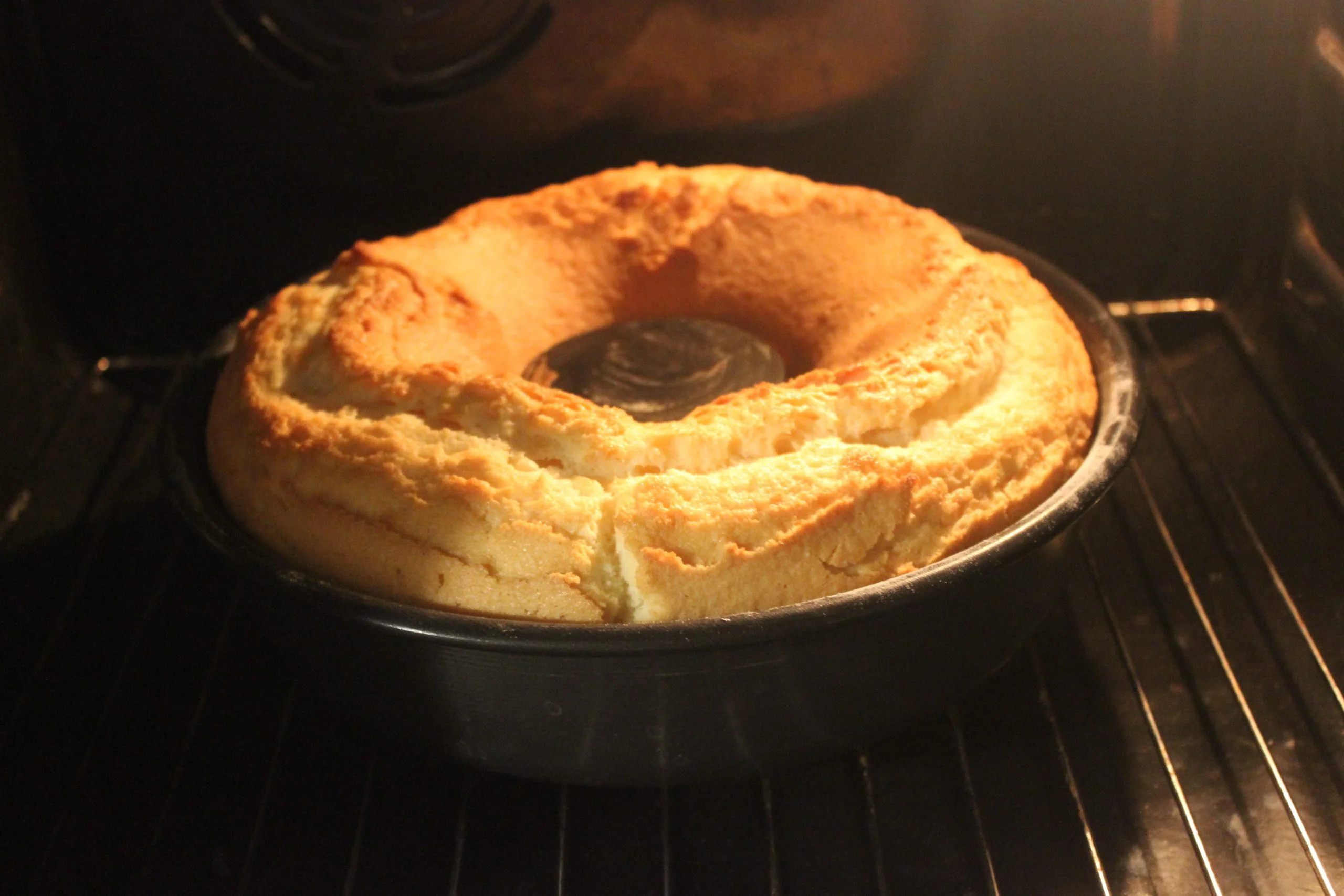 Ciambellone della nonna: una ricetta top, sofficissima e altissima!