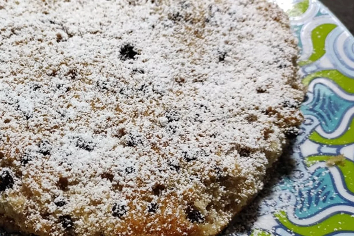 Torta alla ricotta con gocce di cioccolato: morbidissima, con sole 180 calorie.