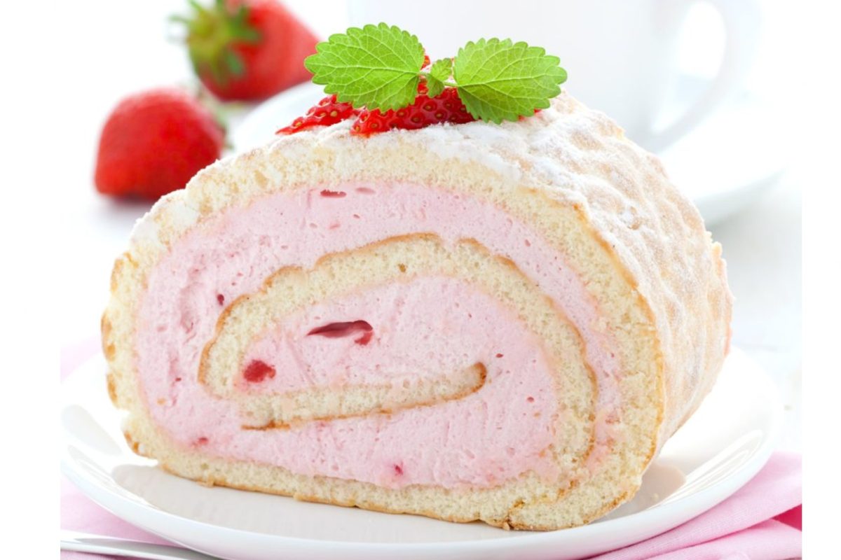 Swiss roll: un vortice panna e fragola che vi conquisterà!