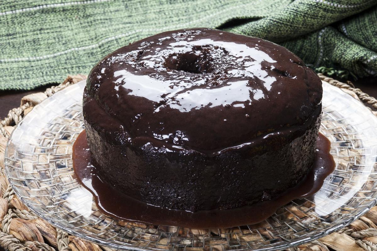 Il ciambellone al cioccolato extra morbido: veloce e goloso!