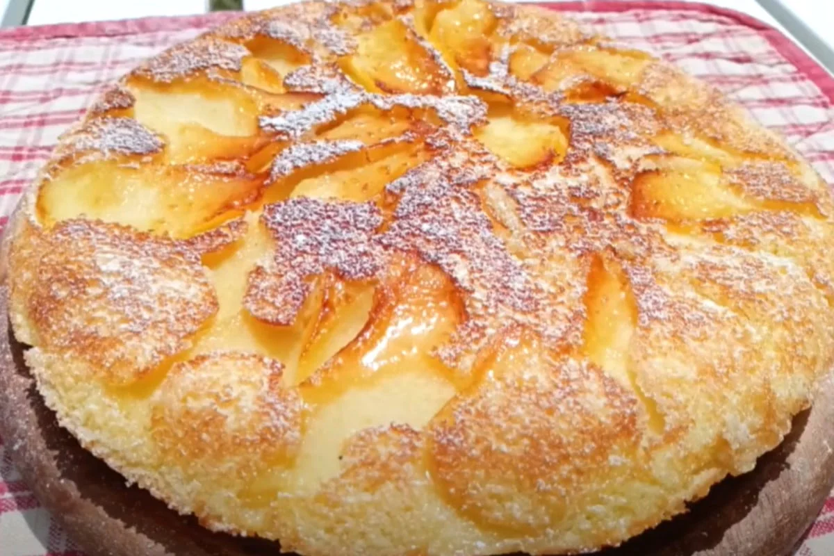 La torta di mele last minute: si cuoce in un lampo e ha solo 160 calorie!