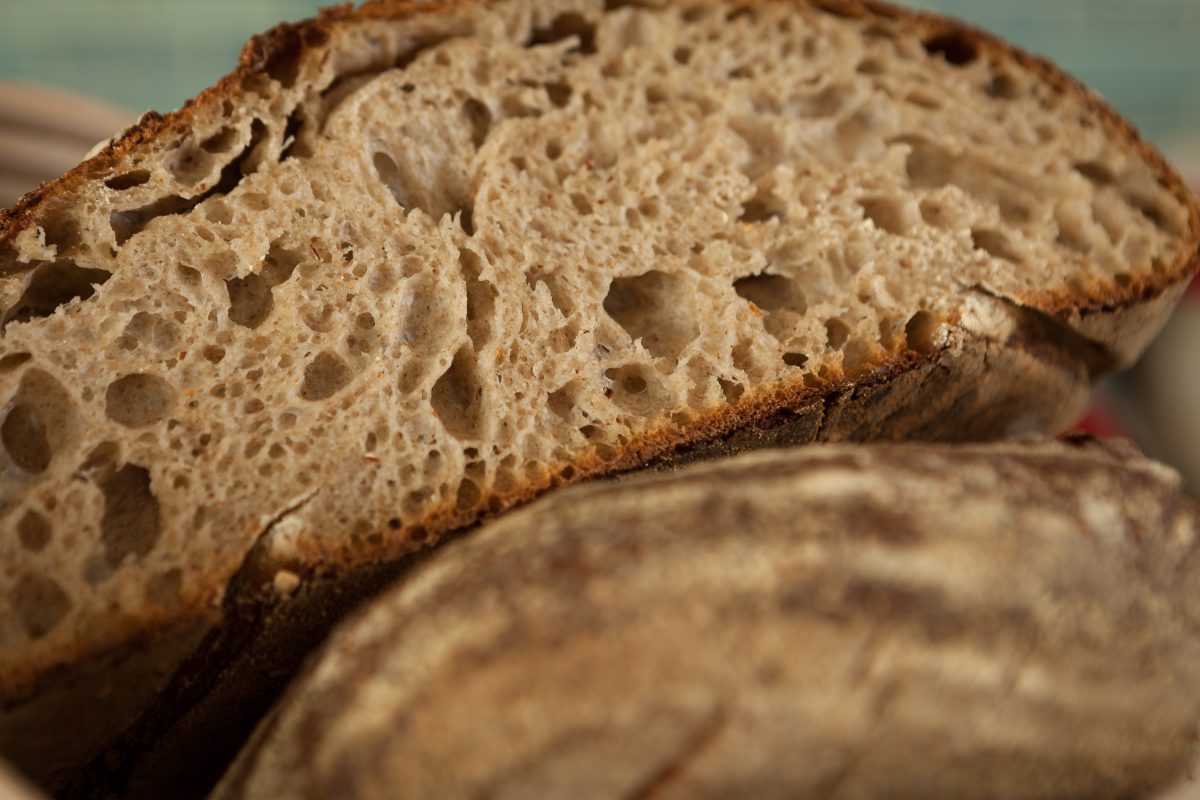 Pane integrale al 100 per 100: meglio di quello del supermercato e con solo 160 calorie!