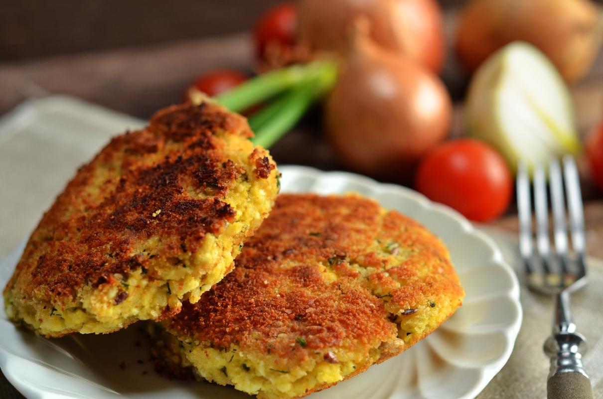 Burger di ceci e cipolle: leggeri e gustosi. Solo 150 calorie!