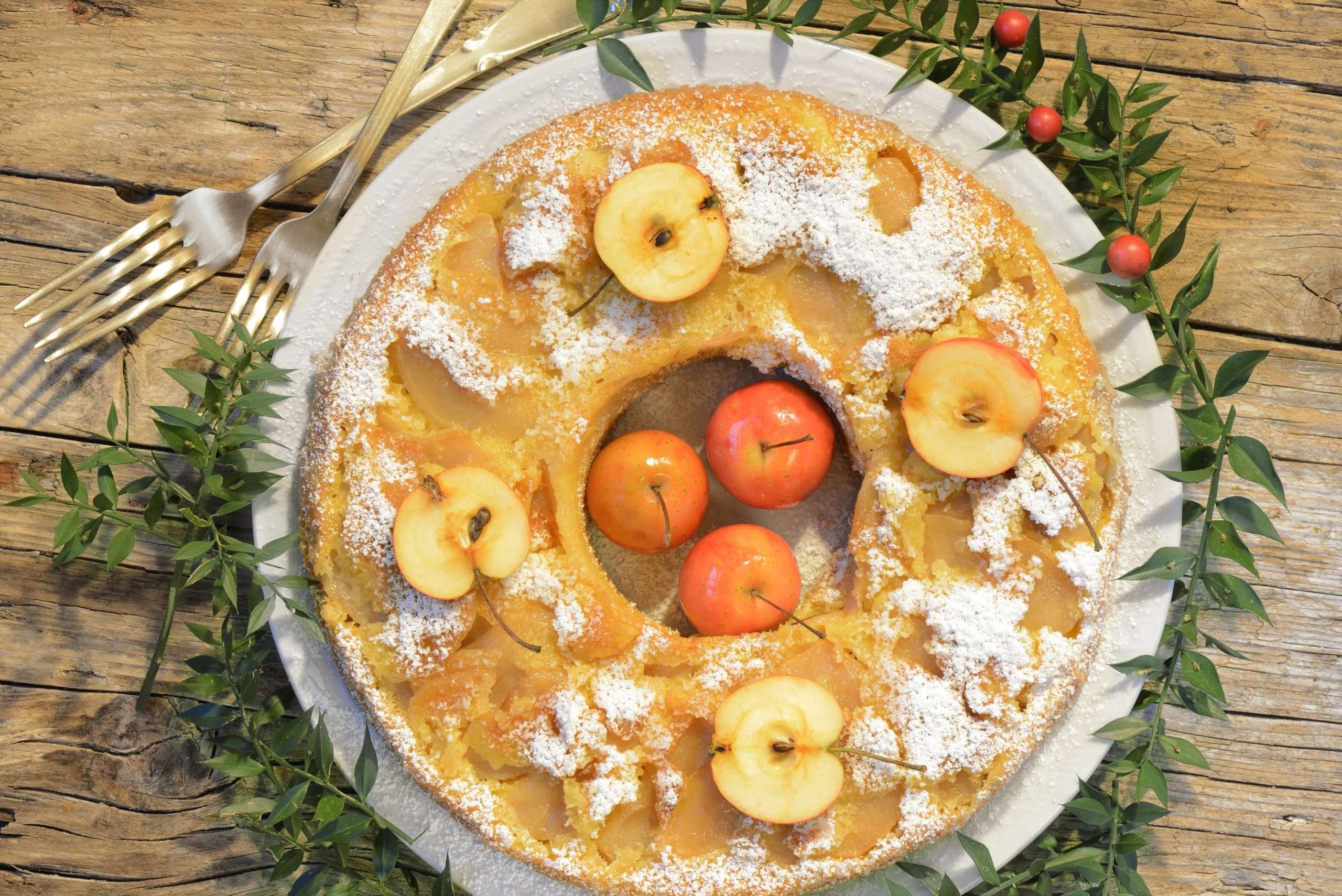 Ciambella alle mele, dolce intramontabile con un tocco di cannella: delizia!