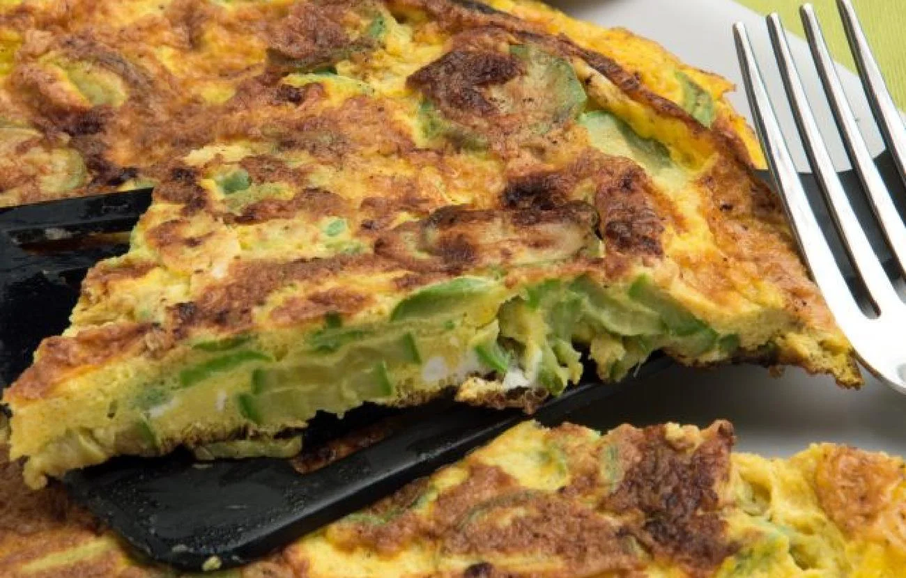 Frittata alle zucchine senza uova. Leggerissima, saporita e veloce!