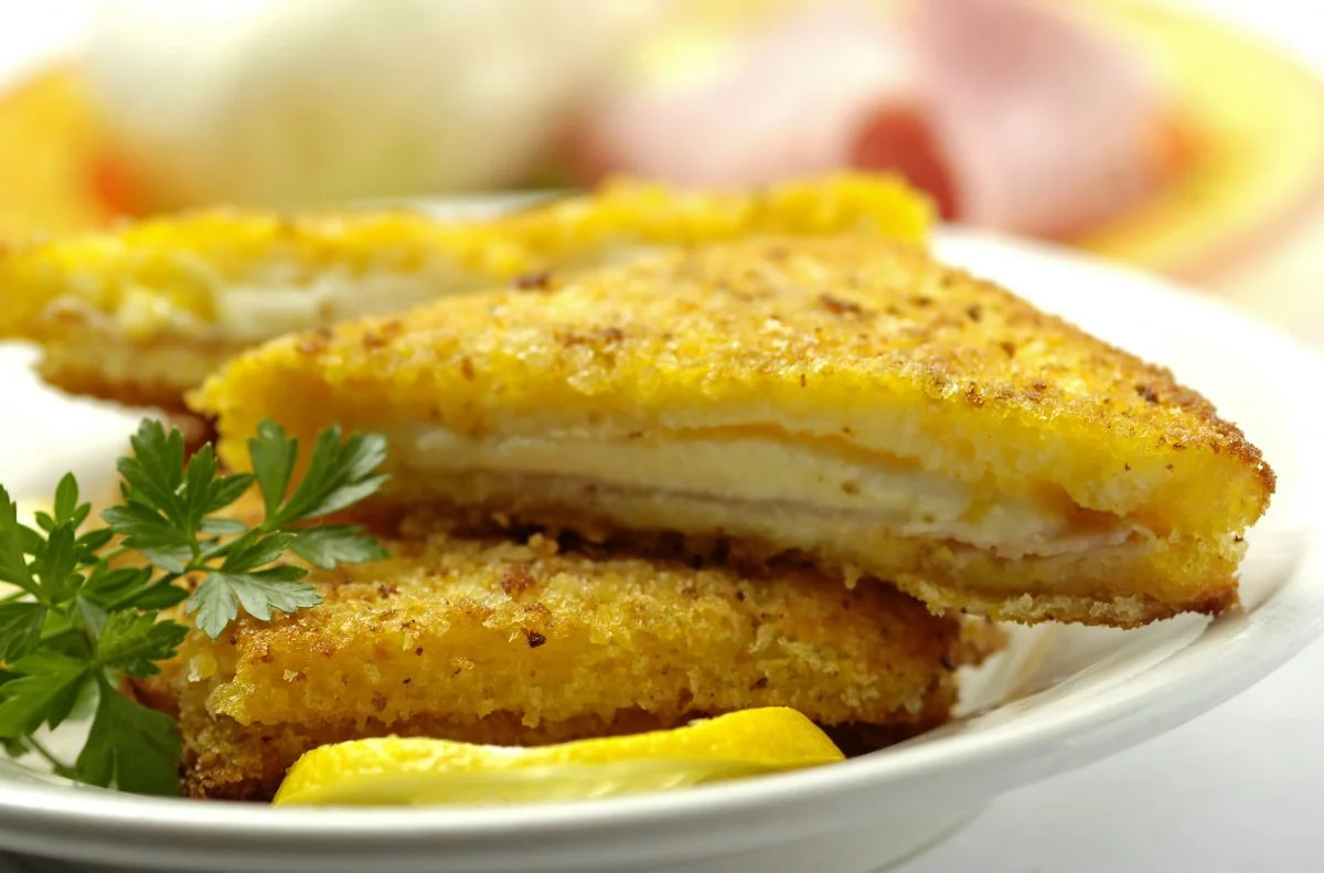 Mozzarella in carrozza al forno: poche calorie, facililissima e saporita!