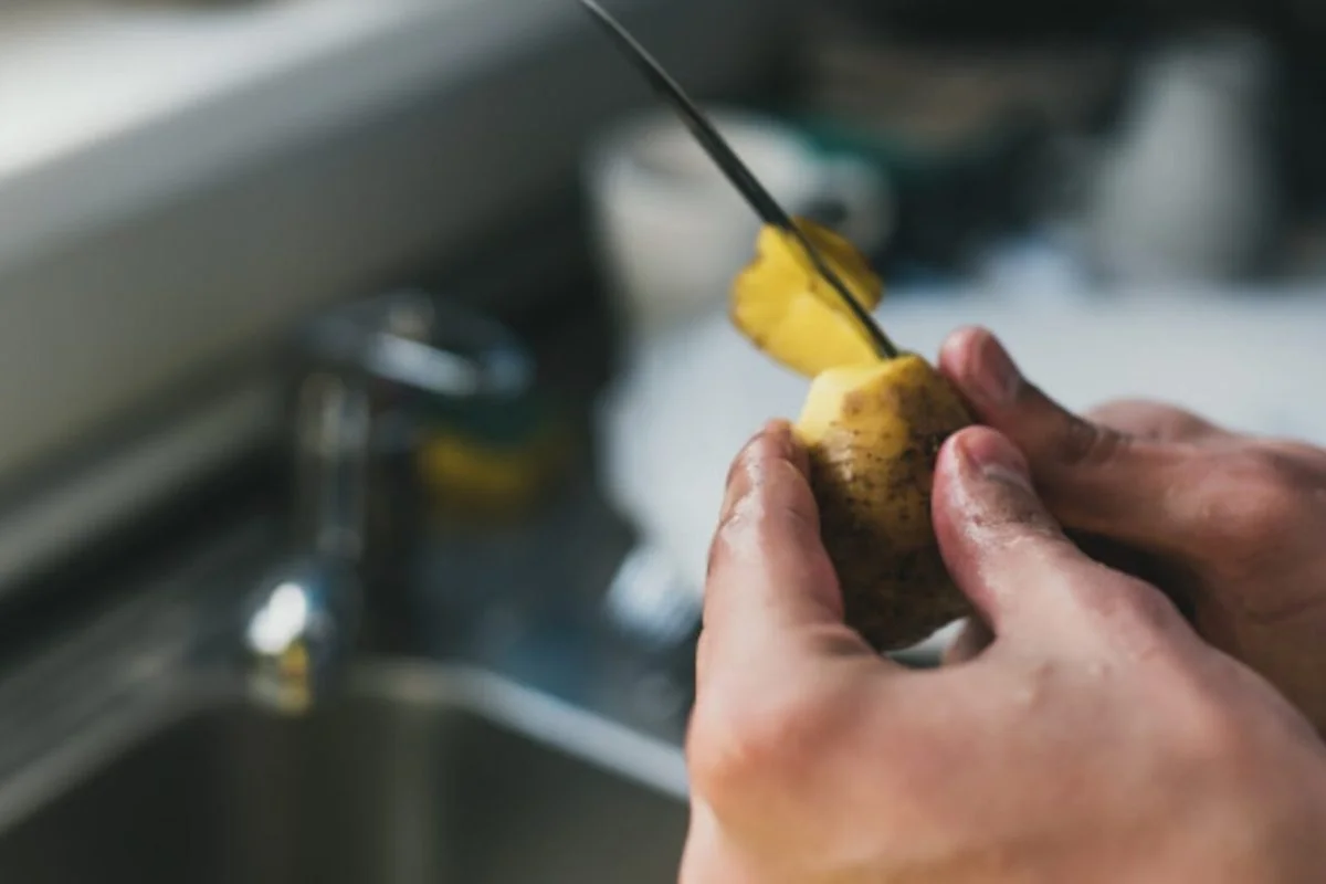 Werfen Sie Kartoffelschalen nicht weg, sie sind sehr nützlich! Recyceln Sie sie so.