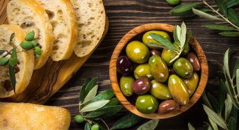 Pane alle olive in casseruola senza impasto: una delizia!