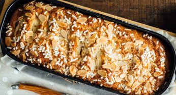 Plumcake a tre strati: tante mele e un profumo inebriante di cannella.