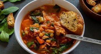 Zuppa contadina toscana: la ricetta della famosissima Ribollita!