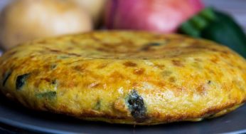 Tortilla zucchine e patate: la ricetta spagnola per una frittata super