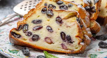 Plumcake di ricotta, banana e uvetta, sano e senza zuccheri aggiunti