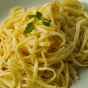 Pasta cremosa al burro con le erbette: facile e velocissimo!