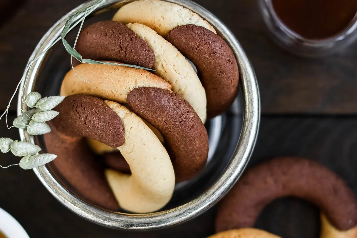 Ciambelle marmorizzate vaniglia e cioccolato: una bontà leggerissima!