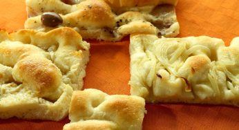 Focaccia con olive e cipolle, una vera meraviglia soffice e gustosa!