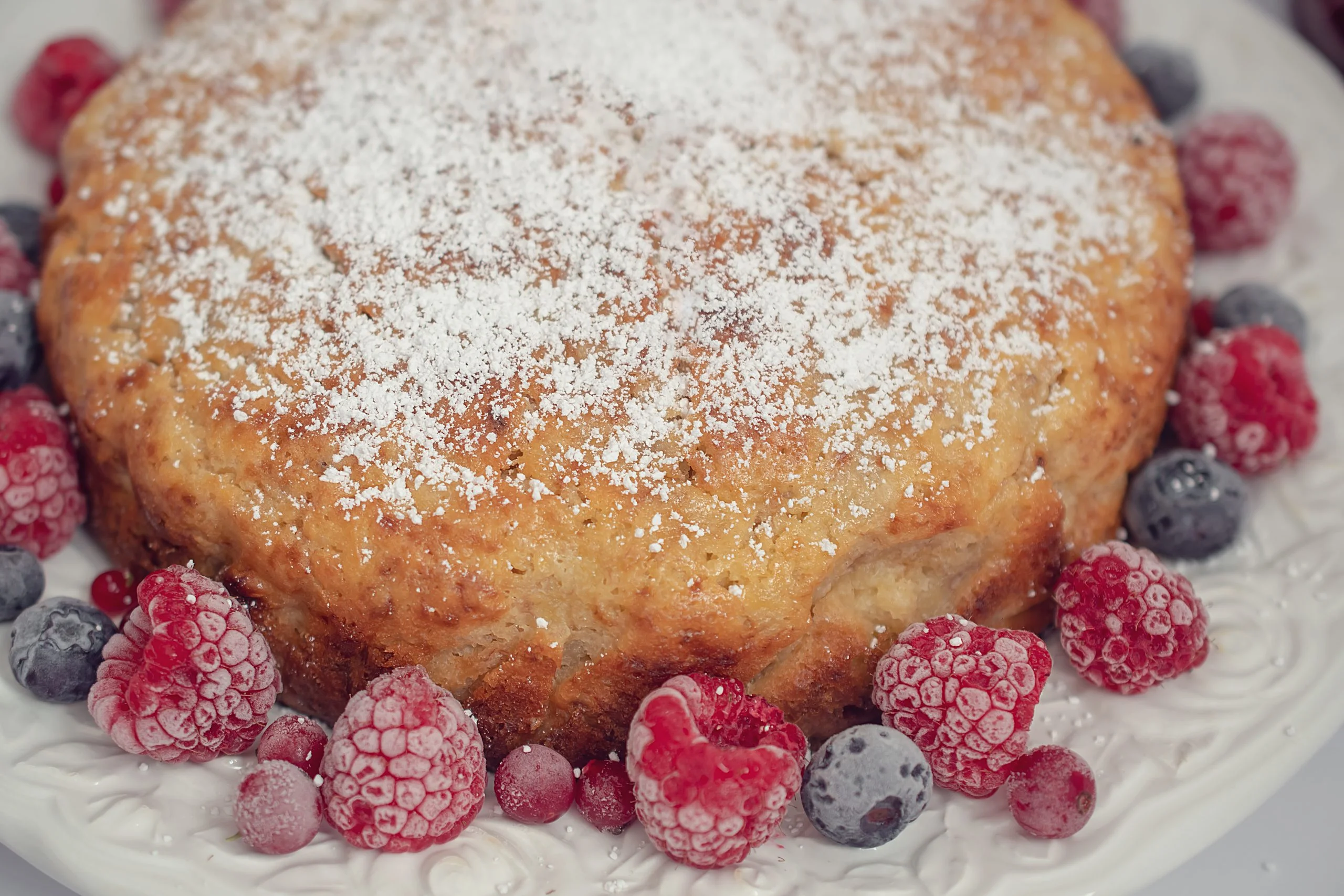 Torta ali d’angelo: dorata in superficie, candida e soffice all’interno