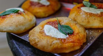 La pizza fritta in solo 7 minuti: senza olio e con la friggitrice ad aria!