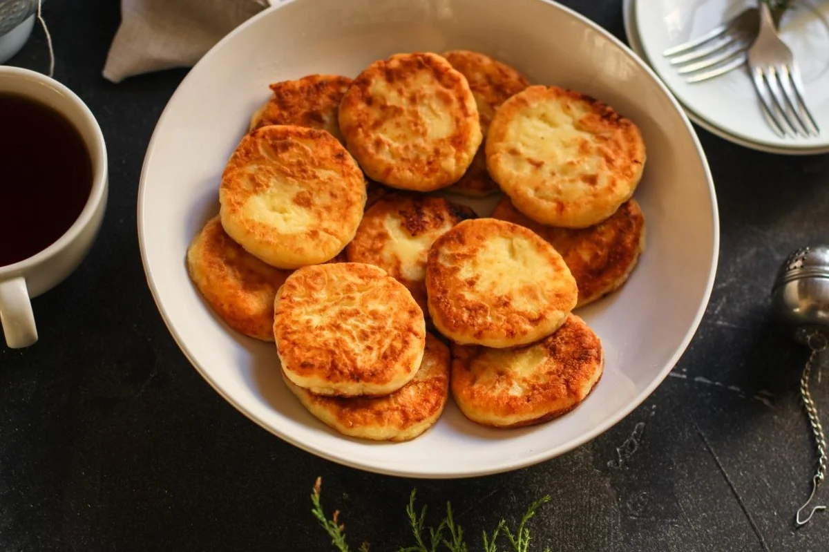 Medaglioni di patate con ripieno appetitoso e filante: veloci e buonissimi!