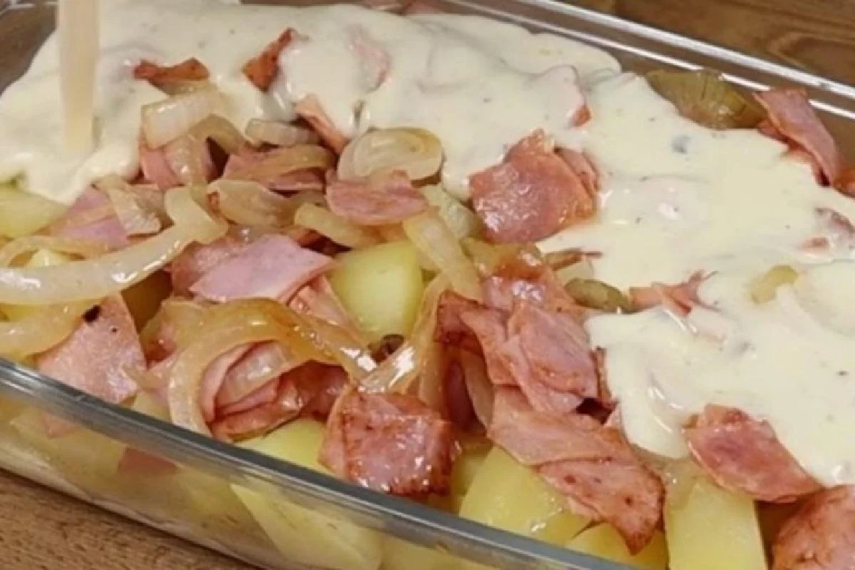 Patate e prosciutto in teglia: super buoni in un minuto. Solo 240 calorie!