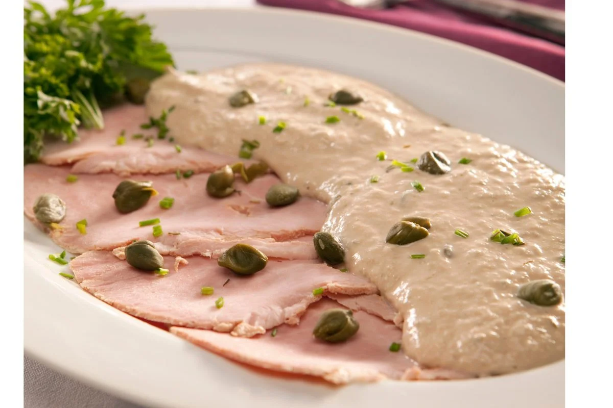 Kalbsthunfisch: ein traditionelles und köstliches Gericht, perfekt für warme erste Gänge!