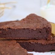 Torta 2 ingredienti: tanto cioccolato e 5 uova, senza glutine. Divina!