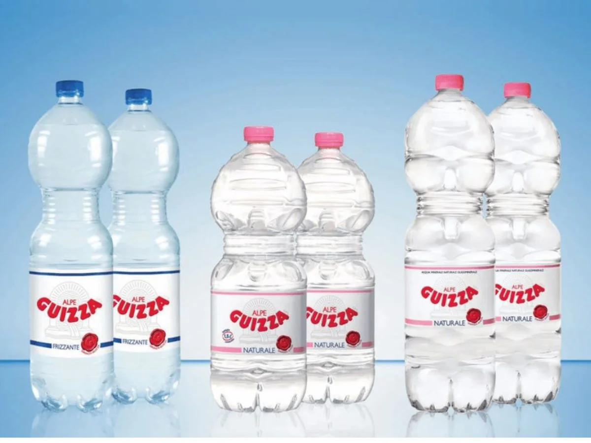 Wasser, das ist Spitze: Gibt es im Supermarkt, es ist sehr rein und kostet weniger als 10 Cent.