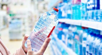 L’acqua peggiore in commercio: non acquistatela, contiene microplastiche. I risultati dei test