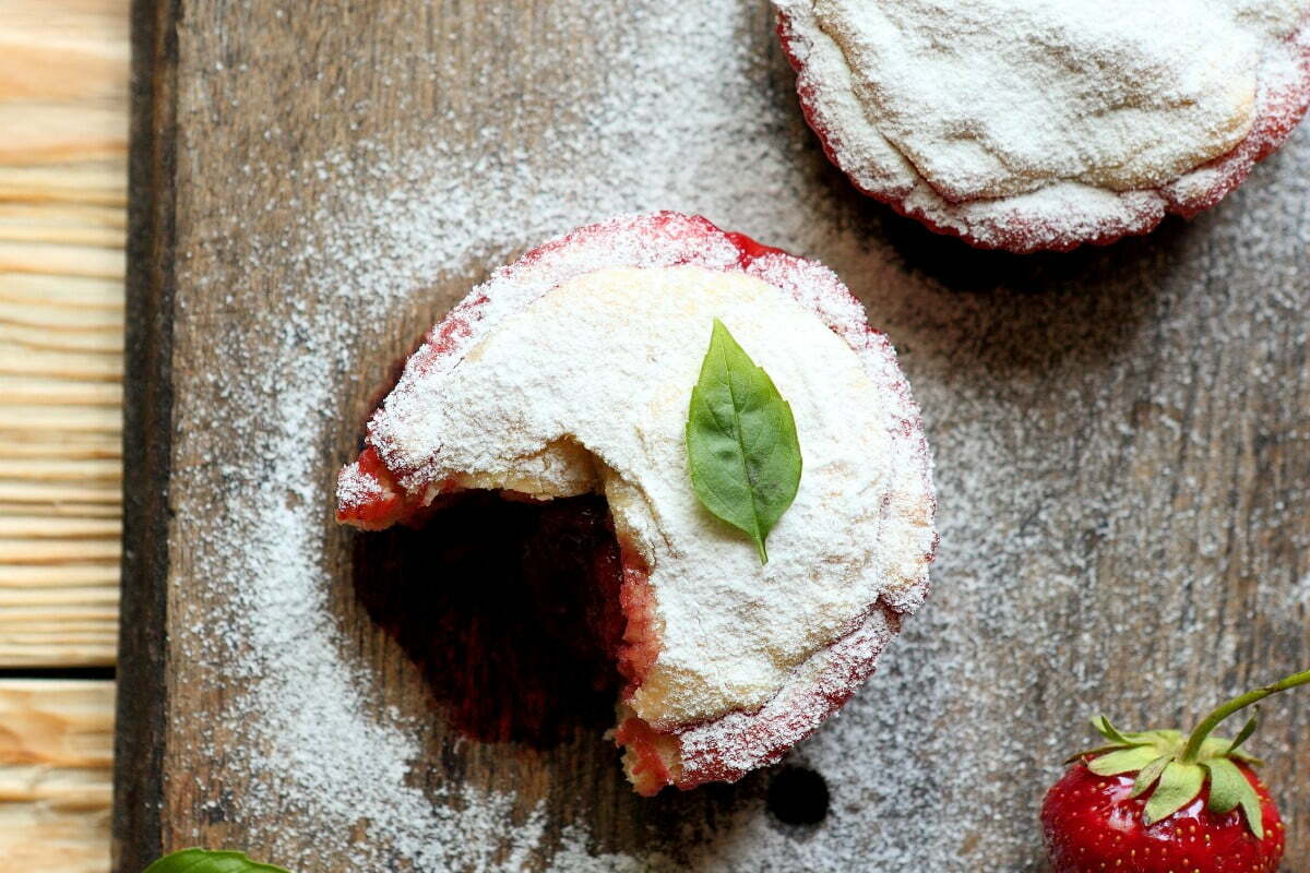 Biscotti cuor di fragola, ma dietetici: 70 calorie di morbida golosità.