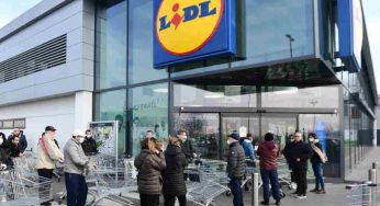 Folla alla LIDL per il suo mini stendino: costa meno di 6 euro