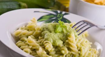 Pasta con crema di zucchine: il primo piatto veloce ottimo per la dieta, solo 380 calorie!