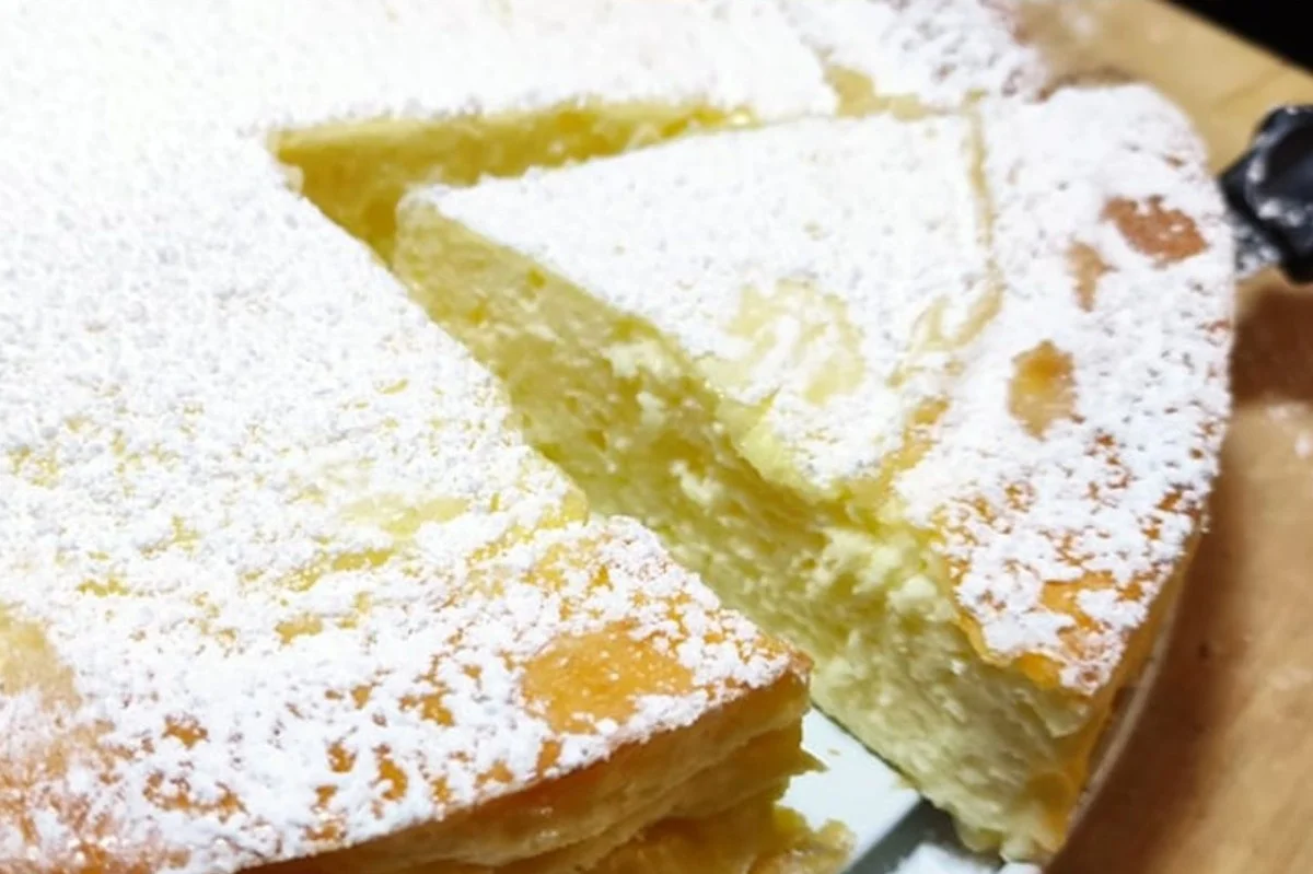 Torta allo yogurt super dietetica: pronta in pochi minuti e con solo tre ingredienti!