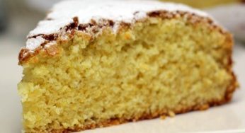 La torta al limone senza burro: super morbida e super golosa ma con solo 190 calorie!