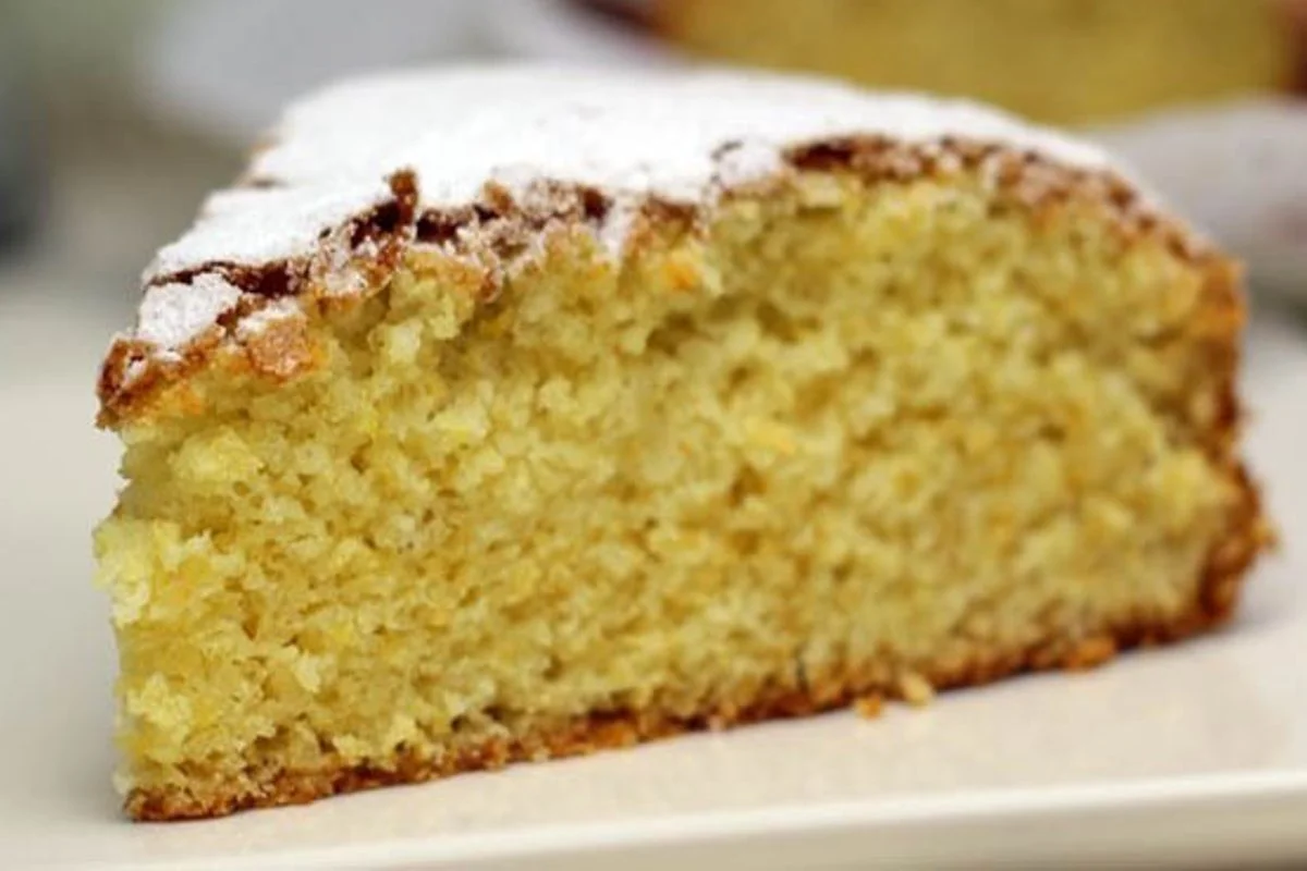 La torta al limone senza burro: super morbida e super golosa ma con solo 190 calorie!